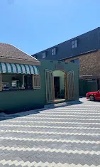 Meraki Coffee House exterior and driveway in Wetton